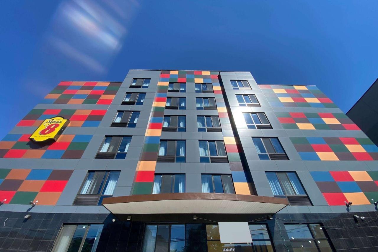 Super 8 By Wyndham Brooklyn Williamsburg Hotel Ню Йорк Екстериор снимка