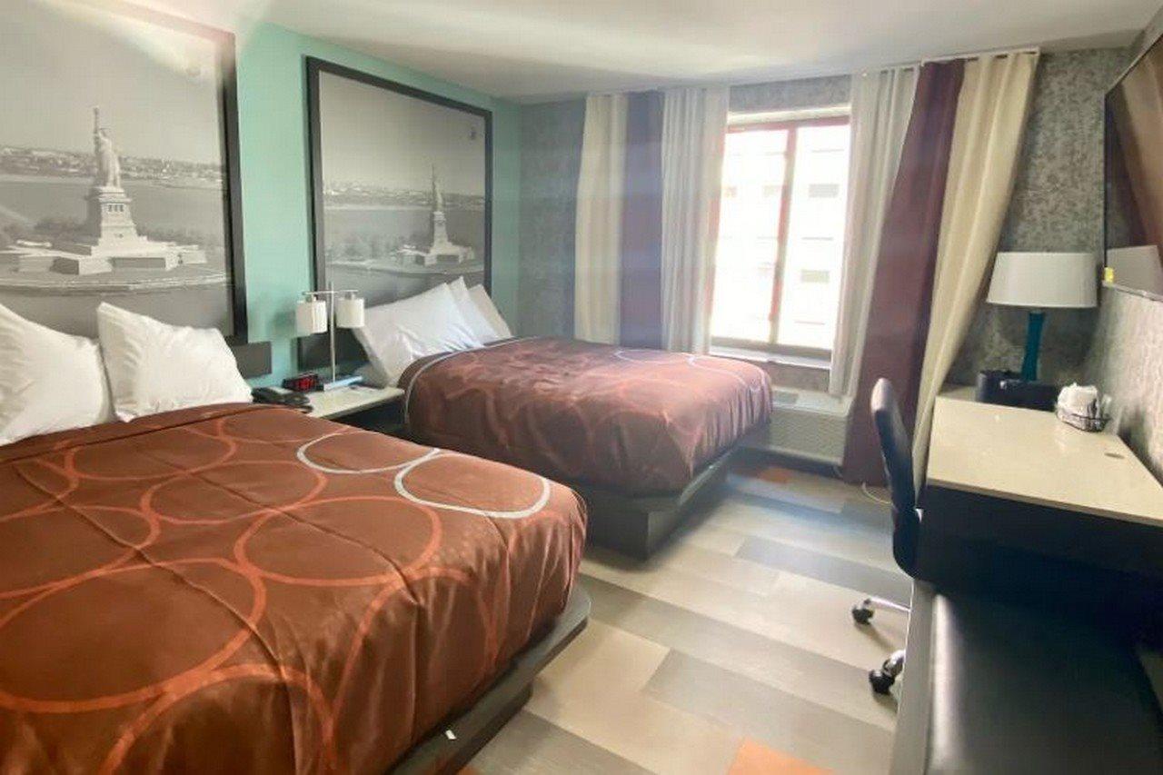 Super 8 By Wyndham Brooklyn Williamsburg Hotel Ню Йорк Екстериор снимка