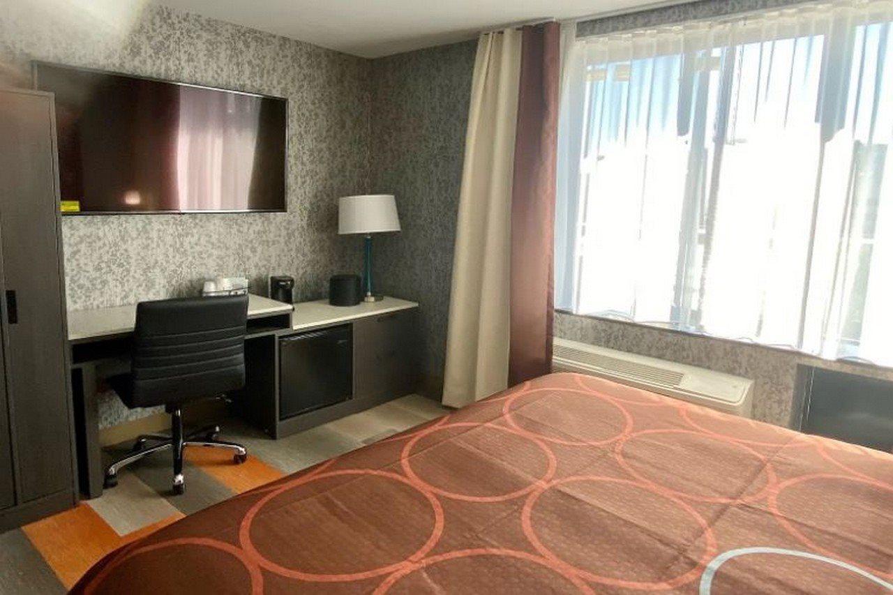Super 8 By Wyndham Brooklyn Williamsburg Hotel Ню Йорк Екстериор снимка