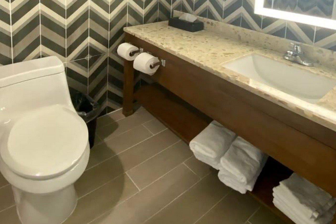 Super 8 By Wyndham Brooklyn Williamsburg Hotel Ню Йорк Екстериор снимка