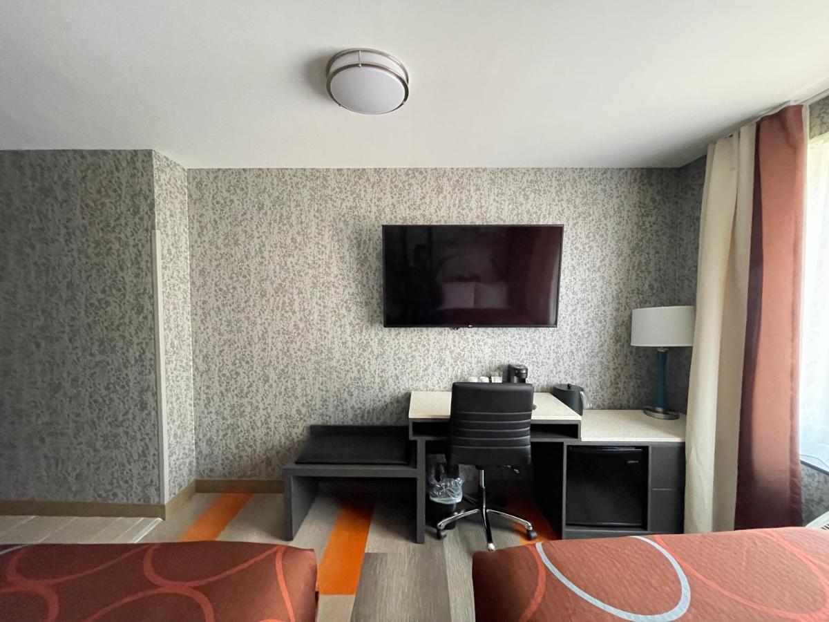 Super 8 By Wyndham Brooklyn Williamsburg Hotel Ню Йорк Екстериор снимка