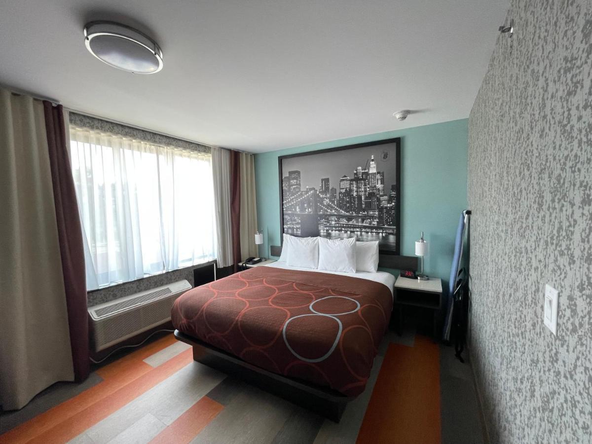 Super 8 By Wyndham Brooklyn Williamsburg Hotel Ню Йорк Екстериор снимка