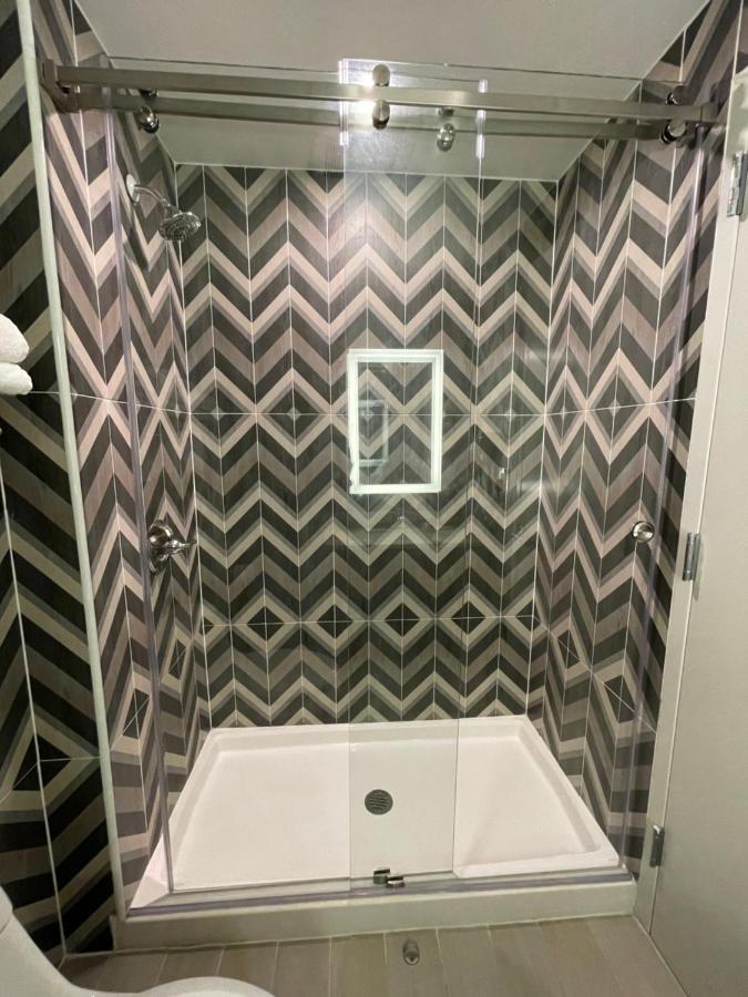 Super 8 By Wyndham Brooklyn Williamsburg Hotel Ню Йорк Екстериор снимка