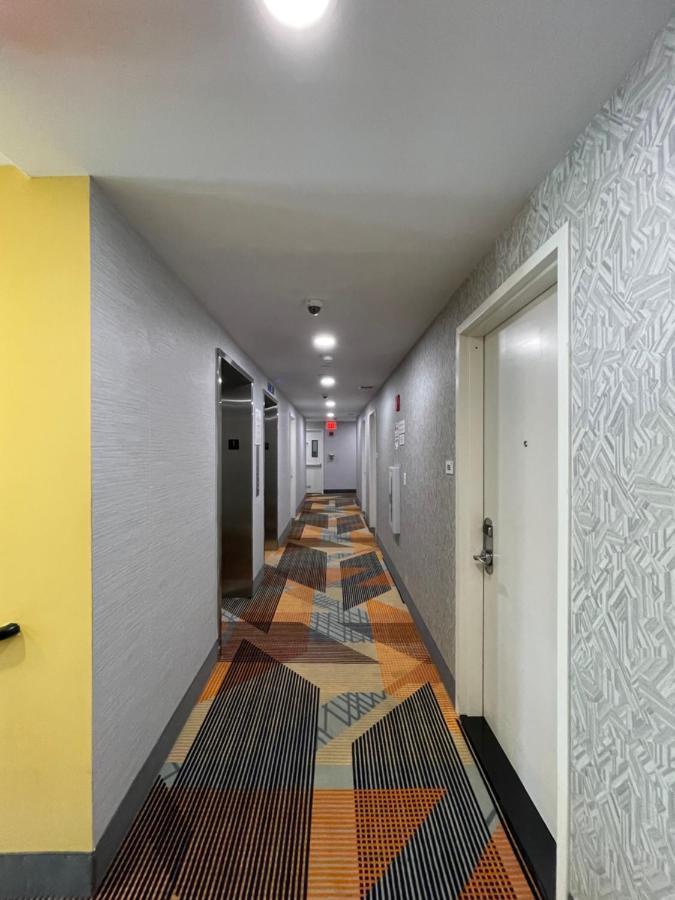 Super 8 By Wyndham Brooklyn Williamsburg Hotel Ню Йорк Екстериор снимка