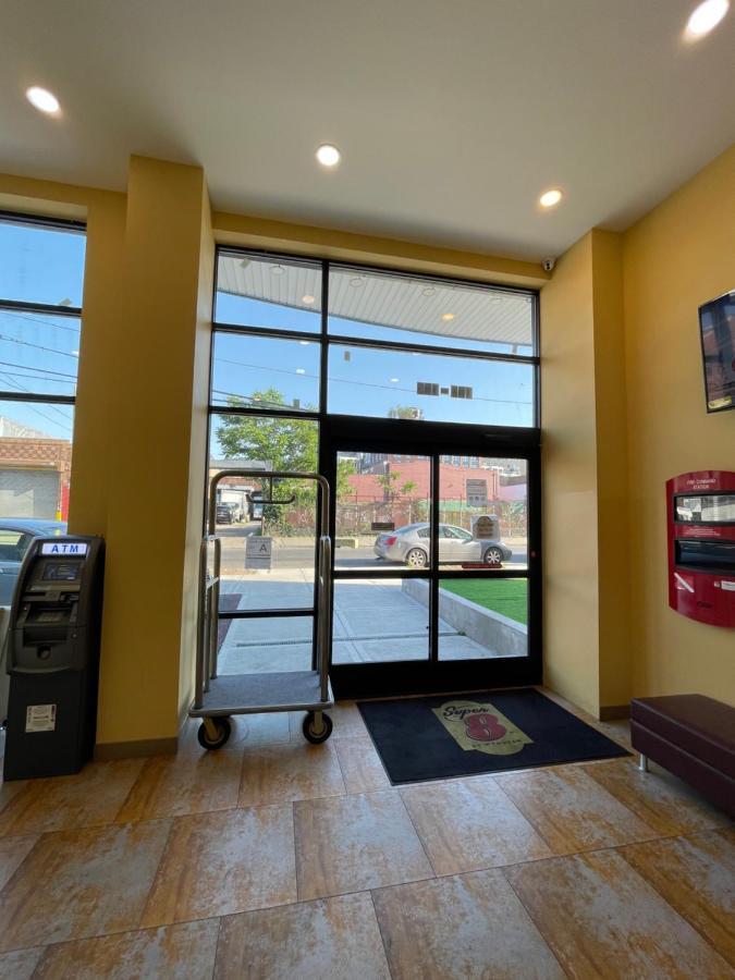 Super 8 By Wyndham Brooklyn Williamsburg Hotel Ню Йорк Екстериор снимка