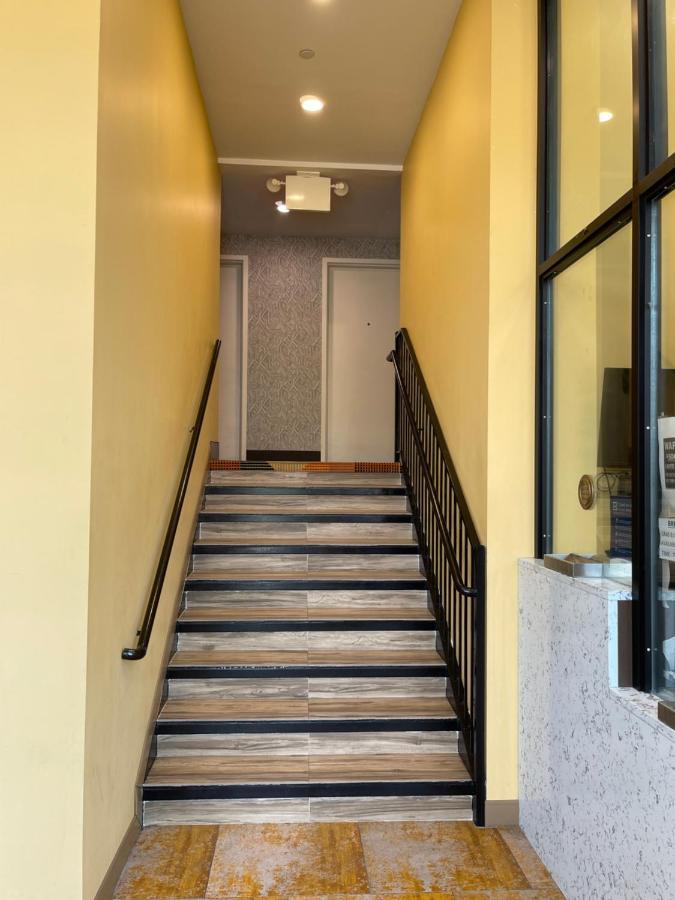 Super 8 By Wyndham Brooklyn Williamsburg Hotel Ню Йорк Екстериор снимка